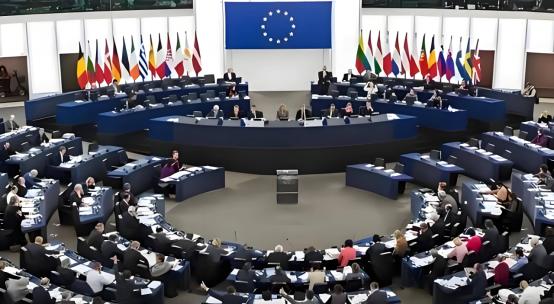 欧盟终于撕下了遮羞布。不是对俄动真格，而是集体对准中国，现在不是中国退不退的问题