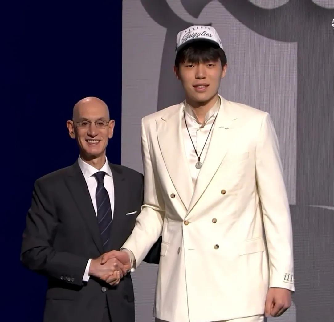 NBA选秀历史时刻:杨瀚森16顺位，开拓者，加油！腾飞吧小杨！
