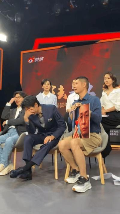 以法之名戏里戏外反差感家人们谁懂啊！看《以法之名》直播直接被反差萌击中。剧里王彧
