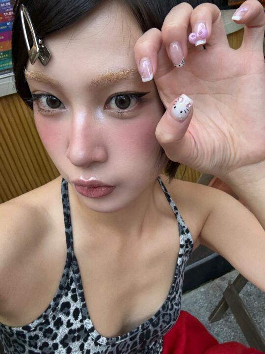 𝐡𝐞𝐥𝐥𝐨 𝐤𝐢𝐭𝐭𝐲夏日美甲≽^•༚•🎀≼