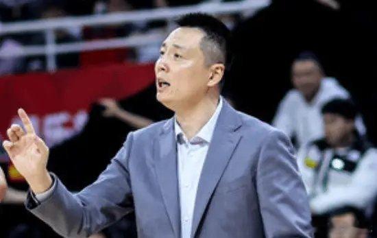 丁团：等等我，你俩等等我啊上海男篮战胜江苏男篮cba北控男篮vs新疆男篮山西男篮