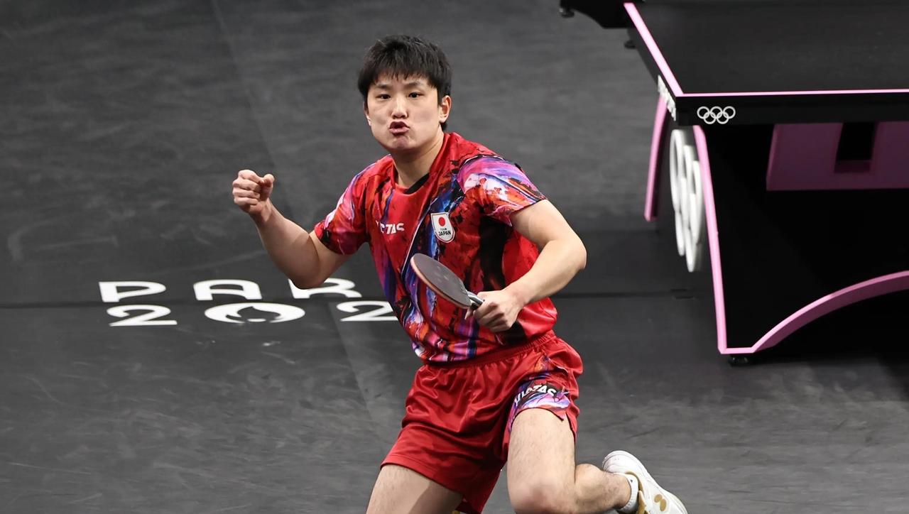 3-2 逆转翻盘，打爆日本张本智和，WTT 中国大满贯男单首轮：梁靖崑回归赛场，