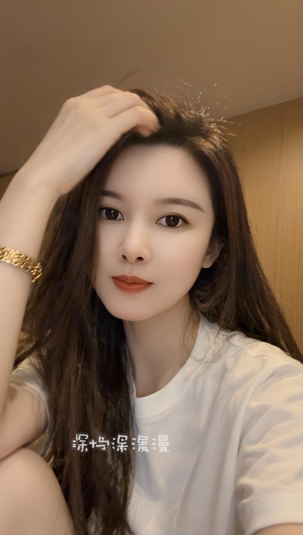 被爱的人才敢任性          缺爱的人只能自强