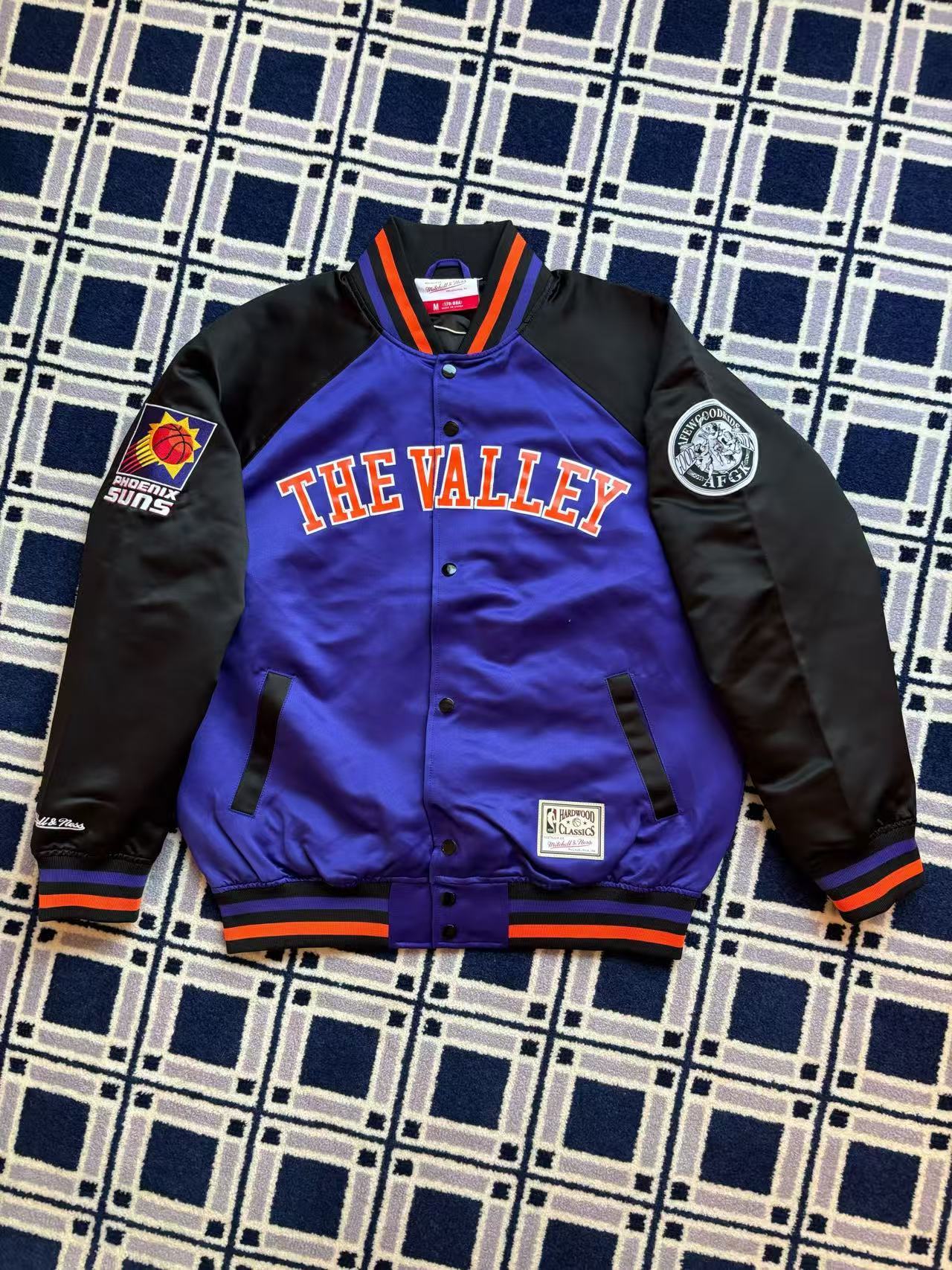 没能到场的球迷也不用担心！👏我们联合 Mitchell & Ness 为大家准