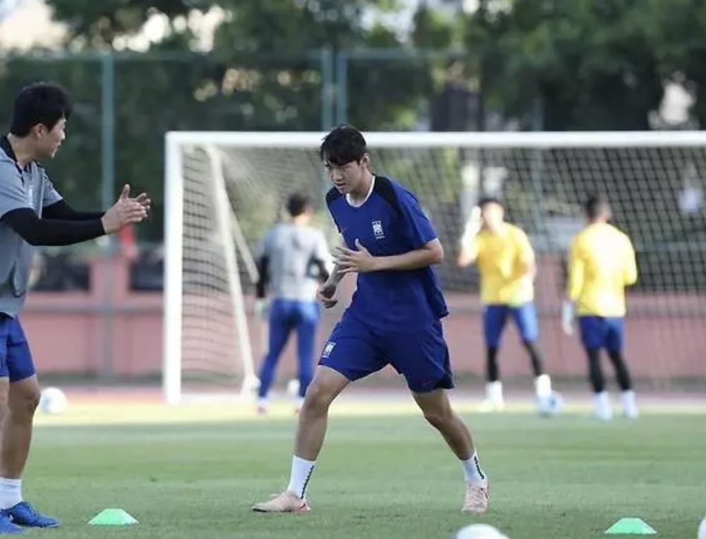 熊猫杯首轮！韩国队2-0击败乌兹别克斯坦！拿下本届赛事开门红，上半场两队0-0战