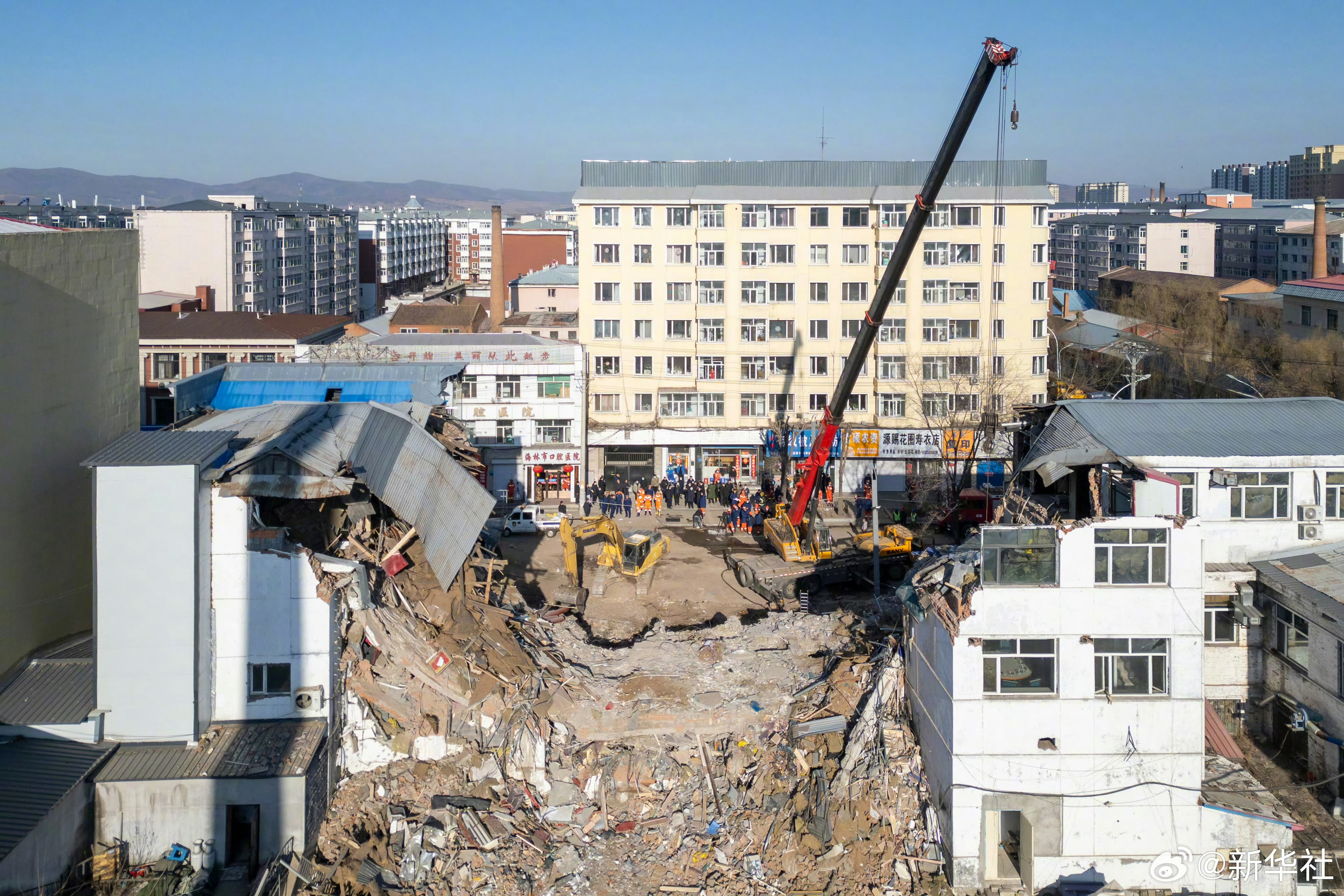 通报情况：黑龙江海林楼房坍塌致7死海林市海林镇一建筑发生部分坍塌。截止目前，9名