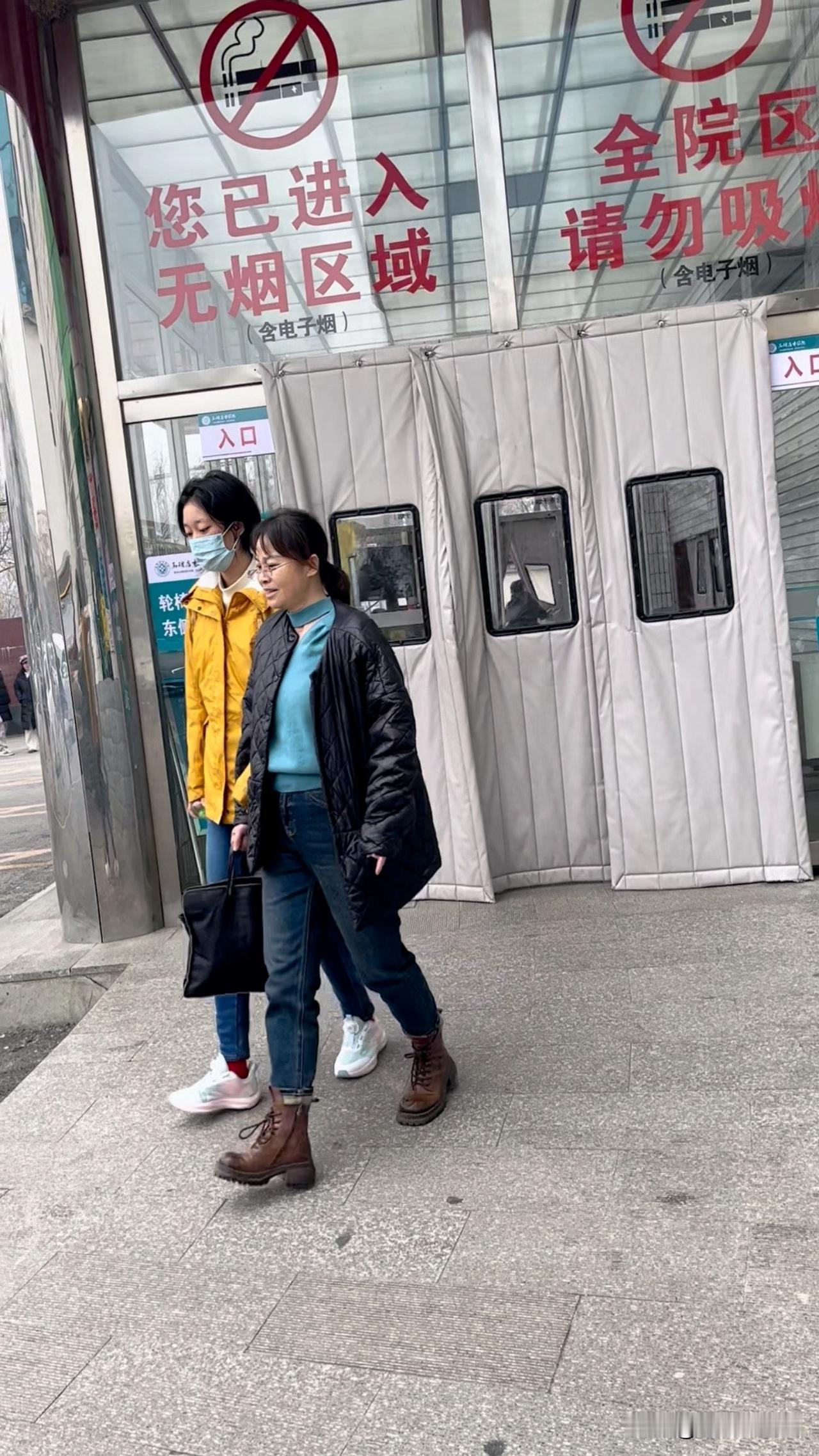 给菲儿做检查就是一场硬仗啊，今天在白衣天使的帮助下顺利完成，下午顺利拿到结果，明