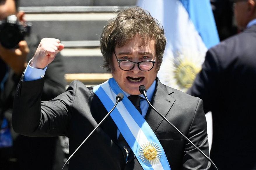 上门骂人、跨界搅局大选！米莱一通乱杀，把南美四十年家底砸烂！
别的国家元首出访，