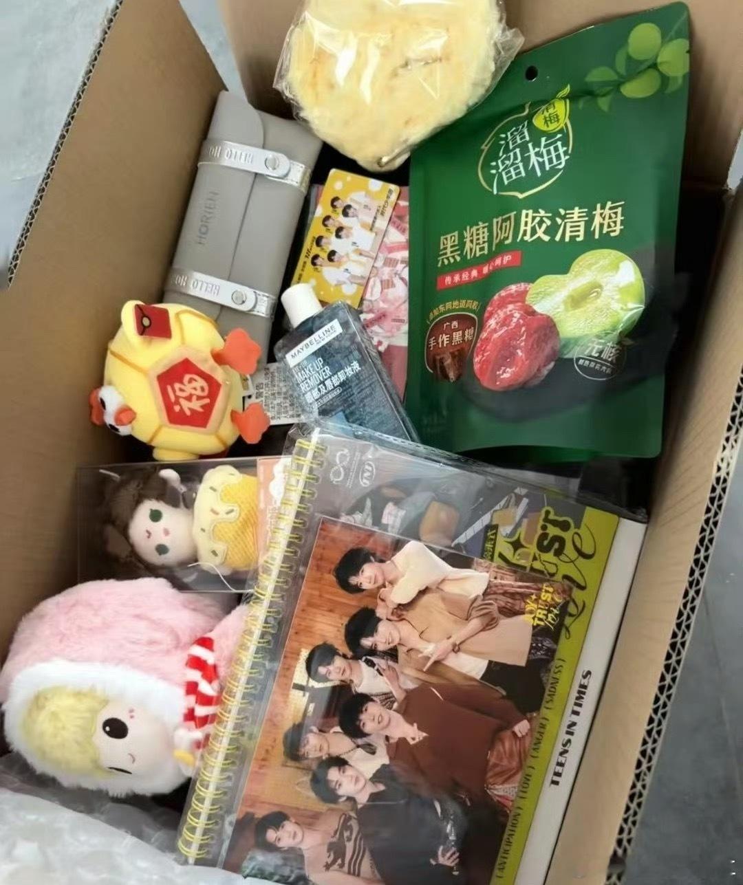 时代少年团新年媒体礼盒，挺俏皮的 