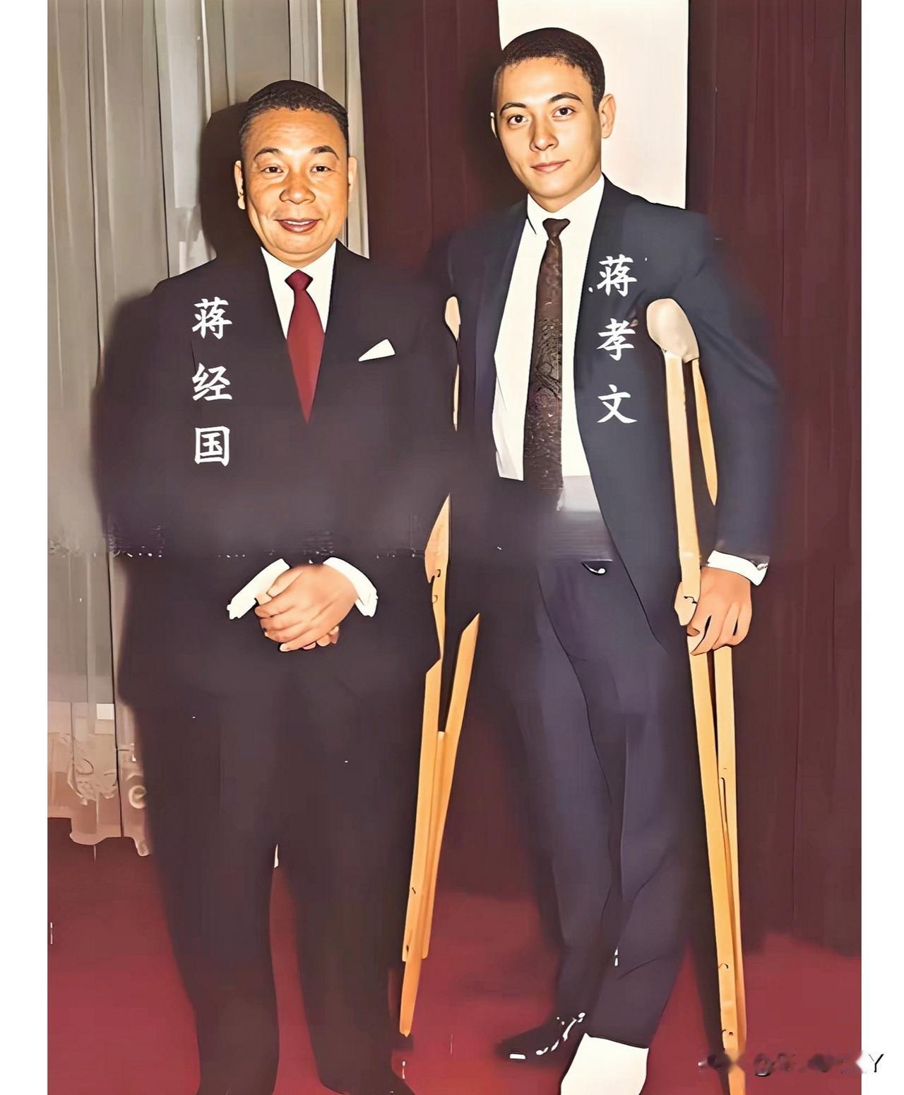 这才是1970年蒋经国和儿子蒋孝文在台湾的真实貌相，这绝非演戏，也并非电视剧里的