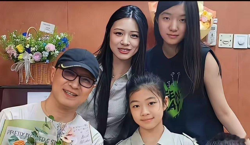 都知道汪峰拦女儿买大牌不是因为钱，也知道他想让孩子懂父母的不易。可还有一个更深层