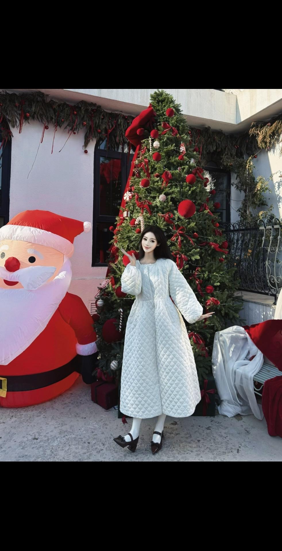 我要悄悄早睡，然后半夜叫醒所有人。