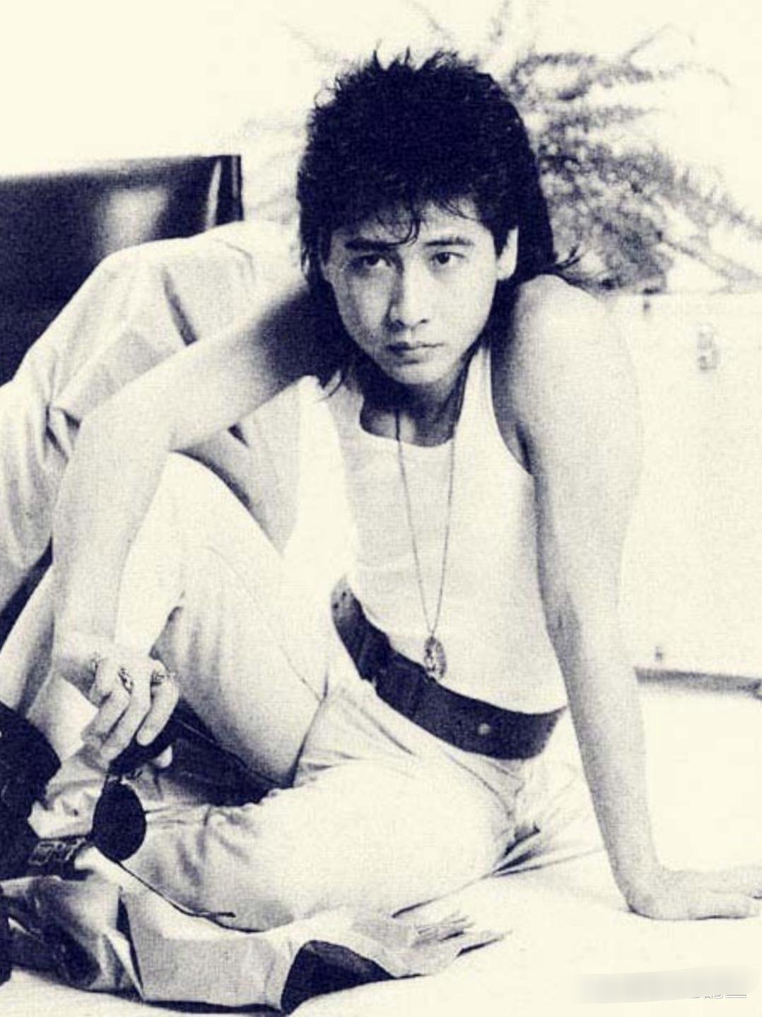 齐秦是不是变化最大的艺人，年轻时候那么帅，老了都不像他了。 ​​​