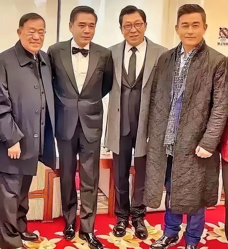 圈内老牌明星同框挑战！四位大咖齐聚老照片，辨识度有高有低，能全部认出来的绝对资深