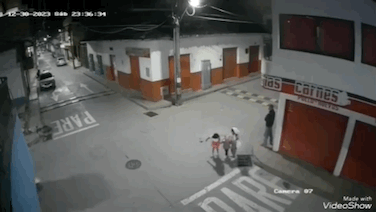 压到人了，还跑掉，女孩悲剧了 ​​​