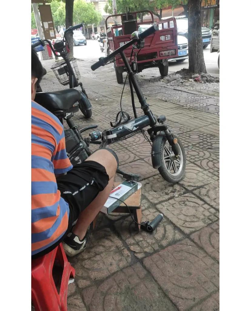 因新工作而发疯的又一天
歇了近十个月找到的新工作，仅有的好处是，下班没人找+能回