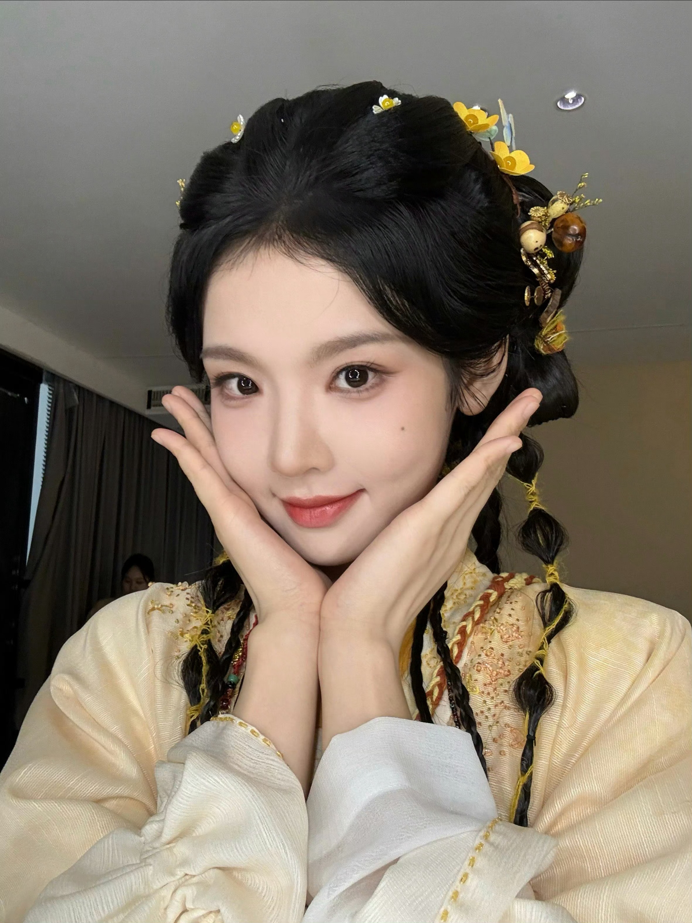 张淼怡  🍬张淼怡黎明前他会归来 🍬张淼怡贝瑶今天也为你的容颜跳起了华尔兹