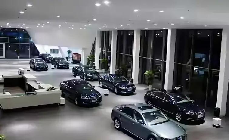 借了朋友的电车开了三十天，彻底把我看致郁了，感觉自己以前那就是个纯纯的冤大头
以