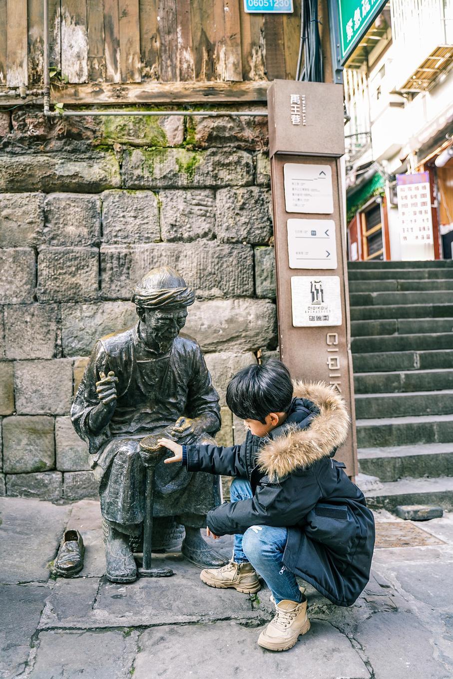 如何理解“三人行必有我师”和“三人成虎”——
 
一、三人行必有我师
出自《论语
