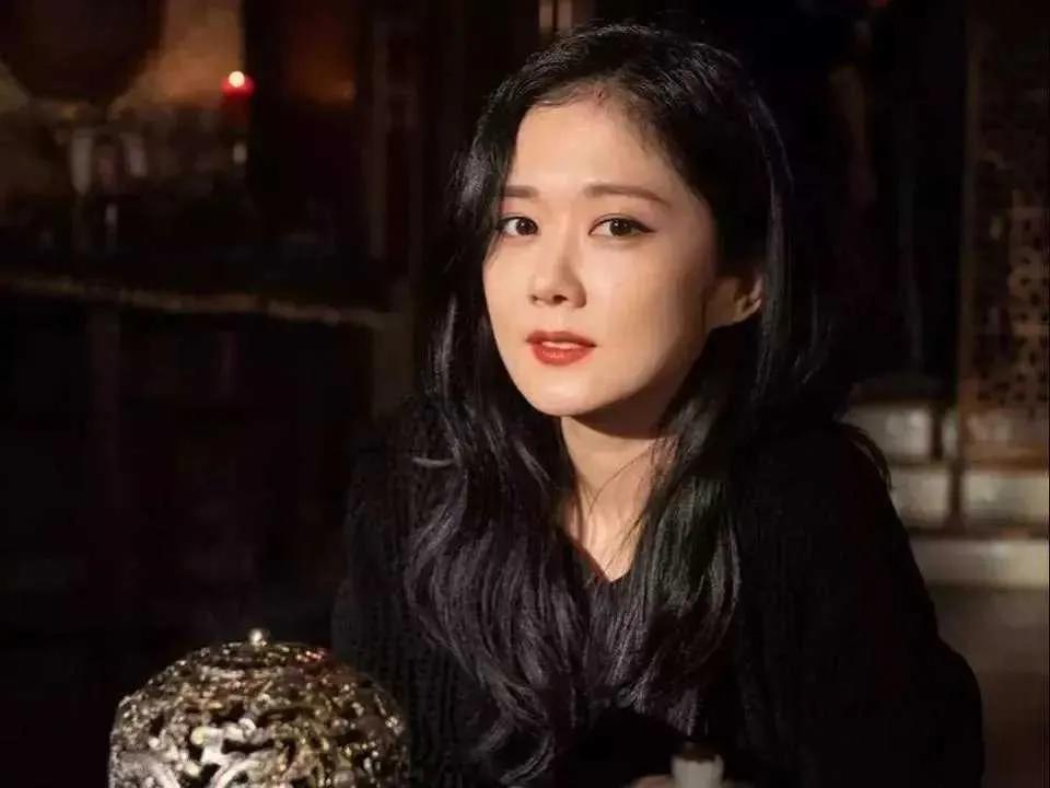 张娜拉在节目里说出，她曾被某一财阀潜规则3百次！更为令人吃惊的是，她一年居然打胎