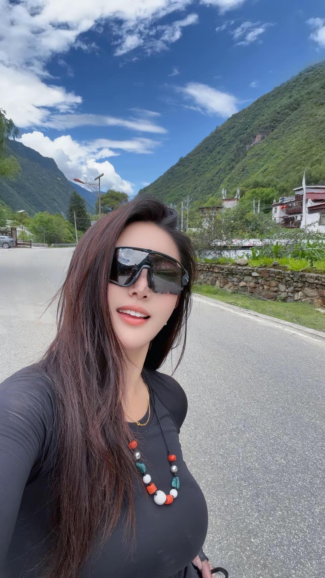 为什么现在的美女都喜欢踩单车 