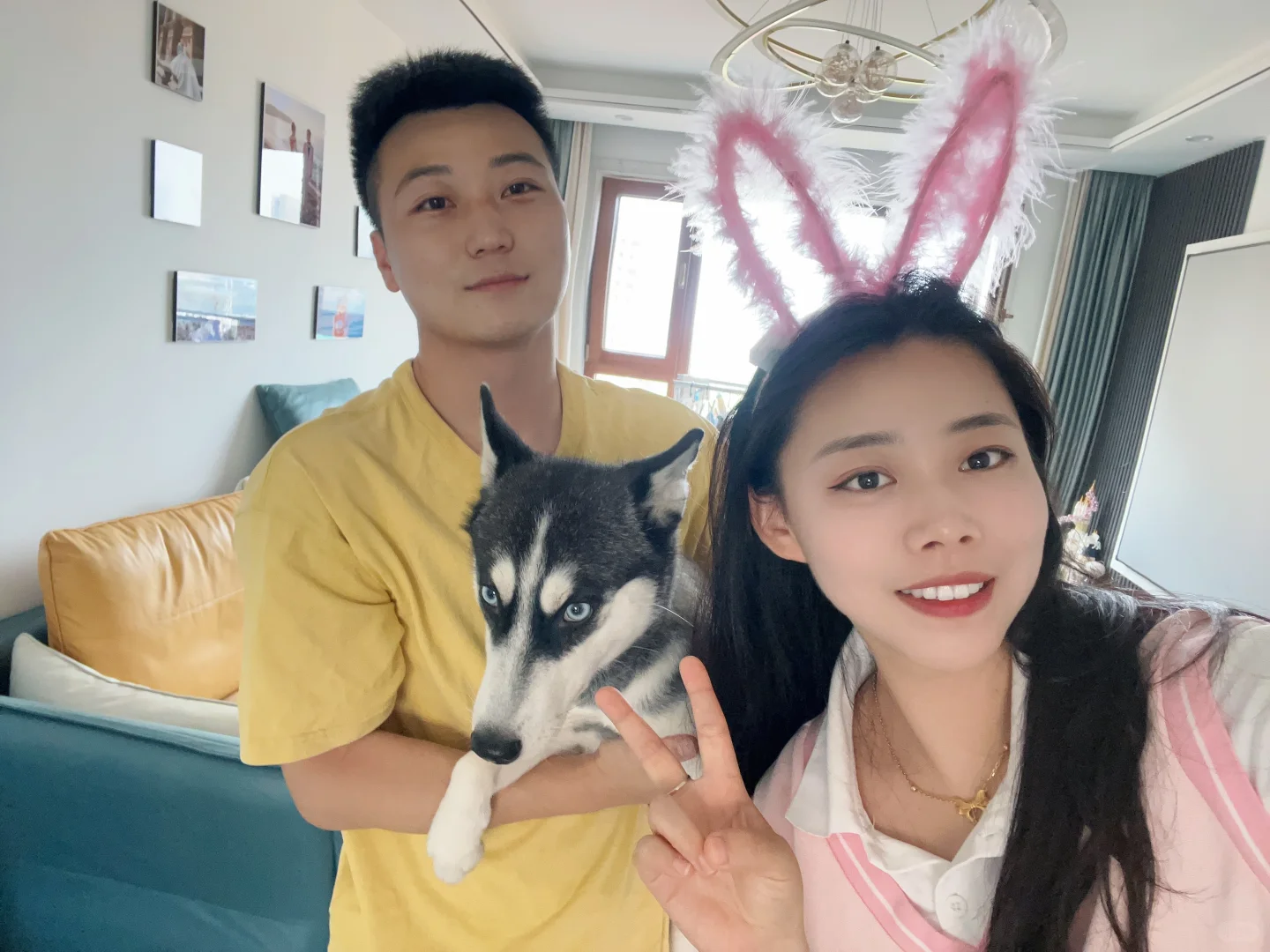 拍个全家福它全程拉拉个大脸😑