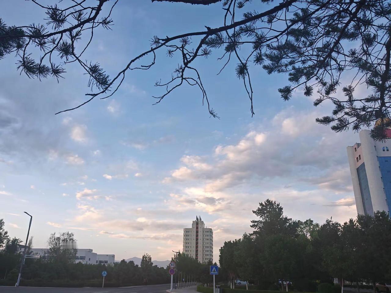 吃喝玩乐分享计划 随手拍天空 分享你手机里的天空 一张图证明你去过的地方 展示你