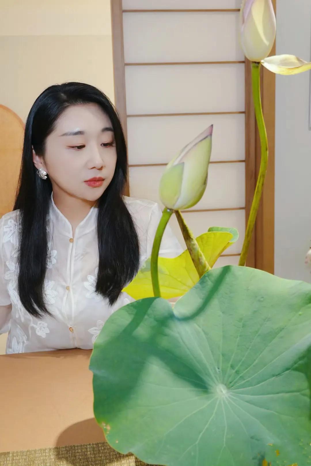 傅首尔上岸先斩意中人，和老刘离婚后如今变成这副模样，不知道后悔没有？

如今的傅