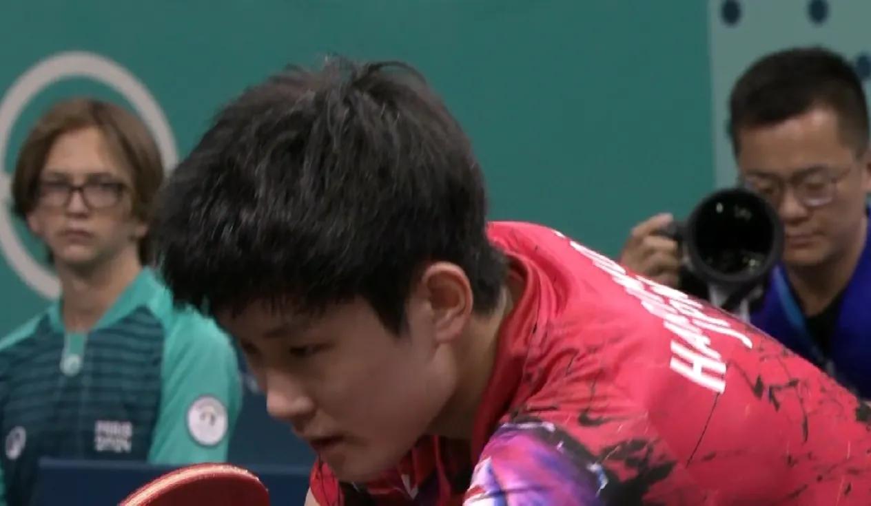 男乒四分一比赛，虽然单打赢了张本智和，但仍然以1比3输给日本惨遭淘汰，无缘四强。