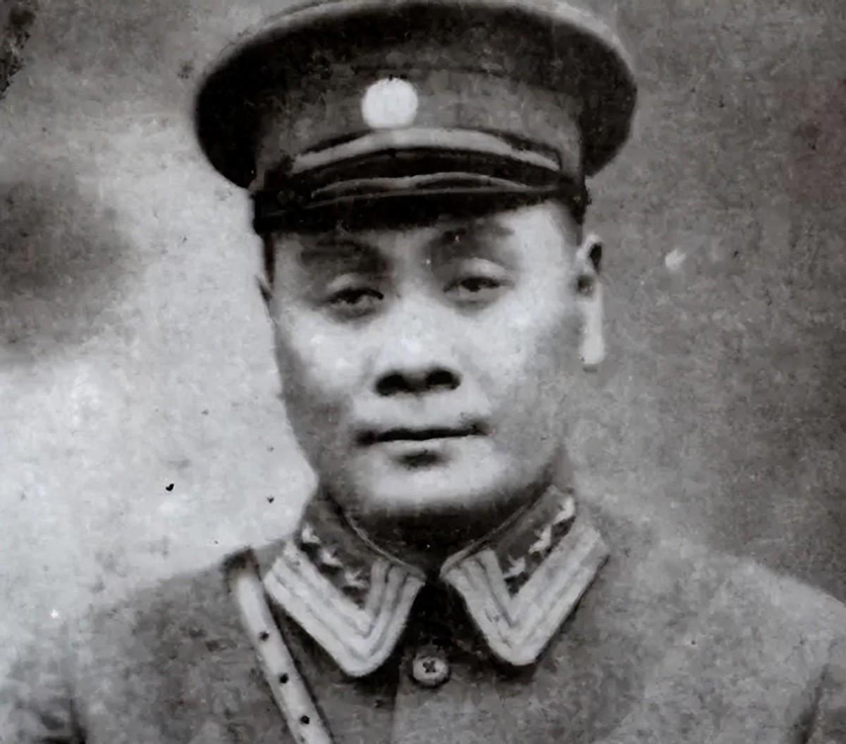 二野快攻成都，手下建议潘文华带队起义，潘文华却称自己妻子是军统成员，这让人如何抉