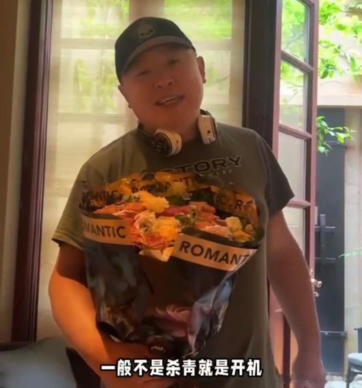 阎鹤祥提车偶遇粉丝 哇，真的好想亲眼见到这种偶遇的场面，阎鹤祥和粉丝的互动好自然