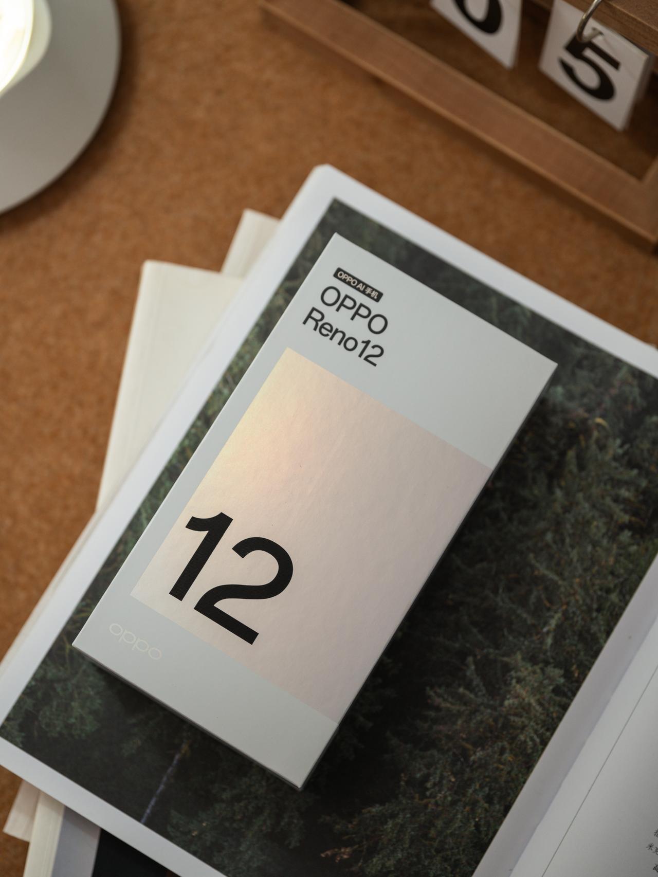 「开了个箱」：OPPO Reno12 晨雾蓝。

来上一组新配色的#OPPO R