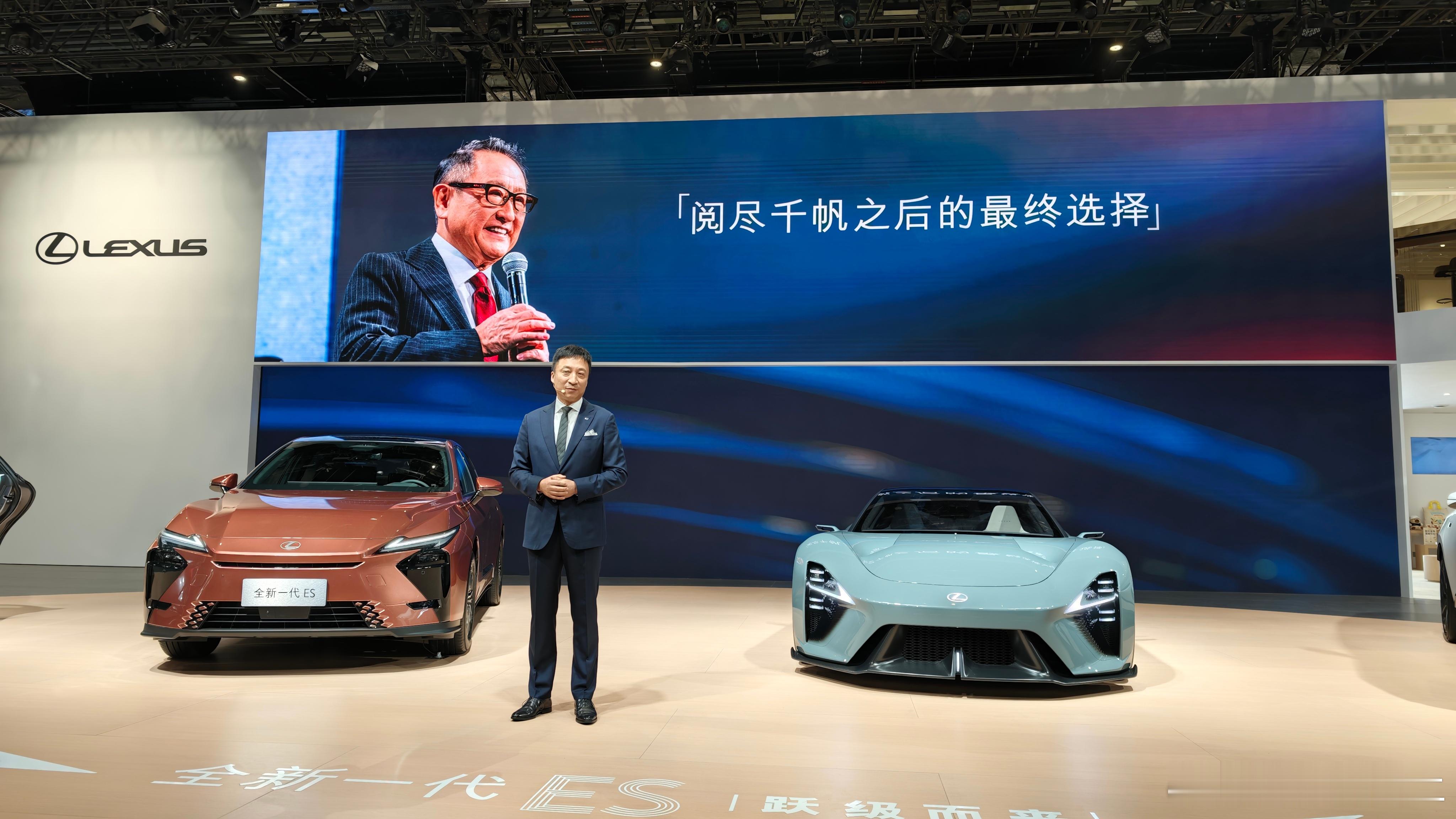 夜墨幻彩，口味很～ 轻轻的甜甜的雷克萨斯全新一代ES正式上市ES 300h全系2