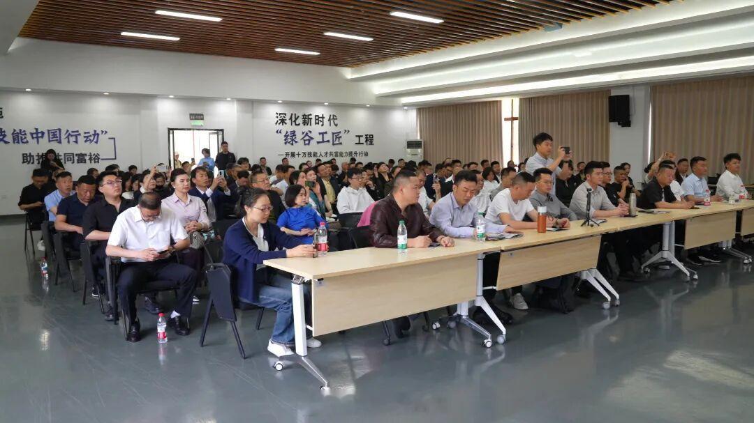 丽水青田引客入青激活文旅融合新动能 近日，丽水青田县创新开展“以石为媒”的文旅融