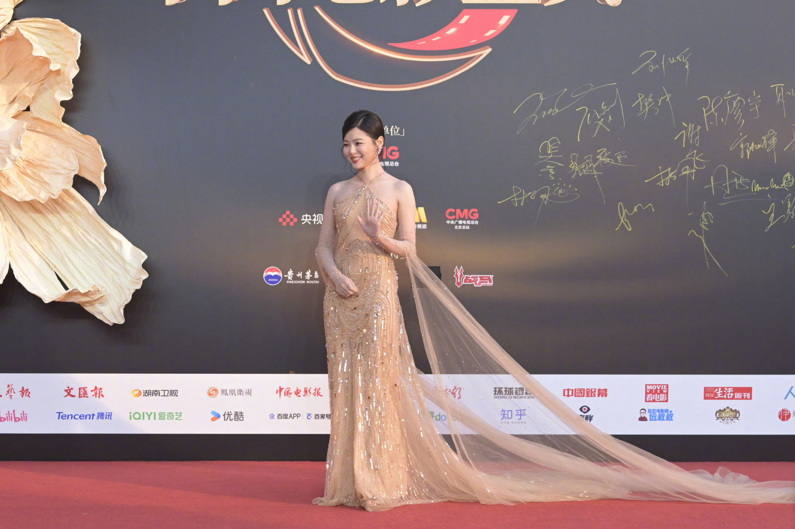 章子怡辛芷蕾生图 章子怡辛芷蕾CMG盛典生图好权威的两张脸章子怡辛芷蕾cmg盛典