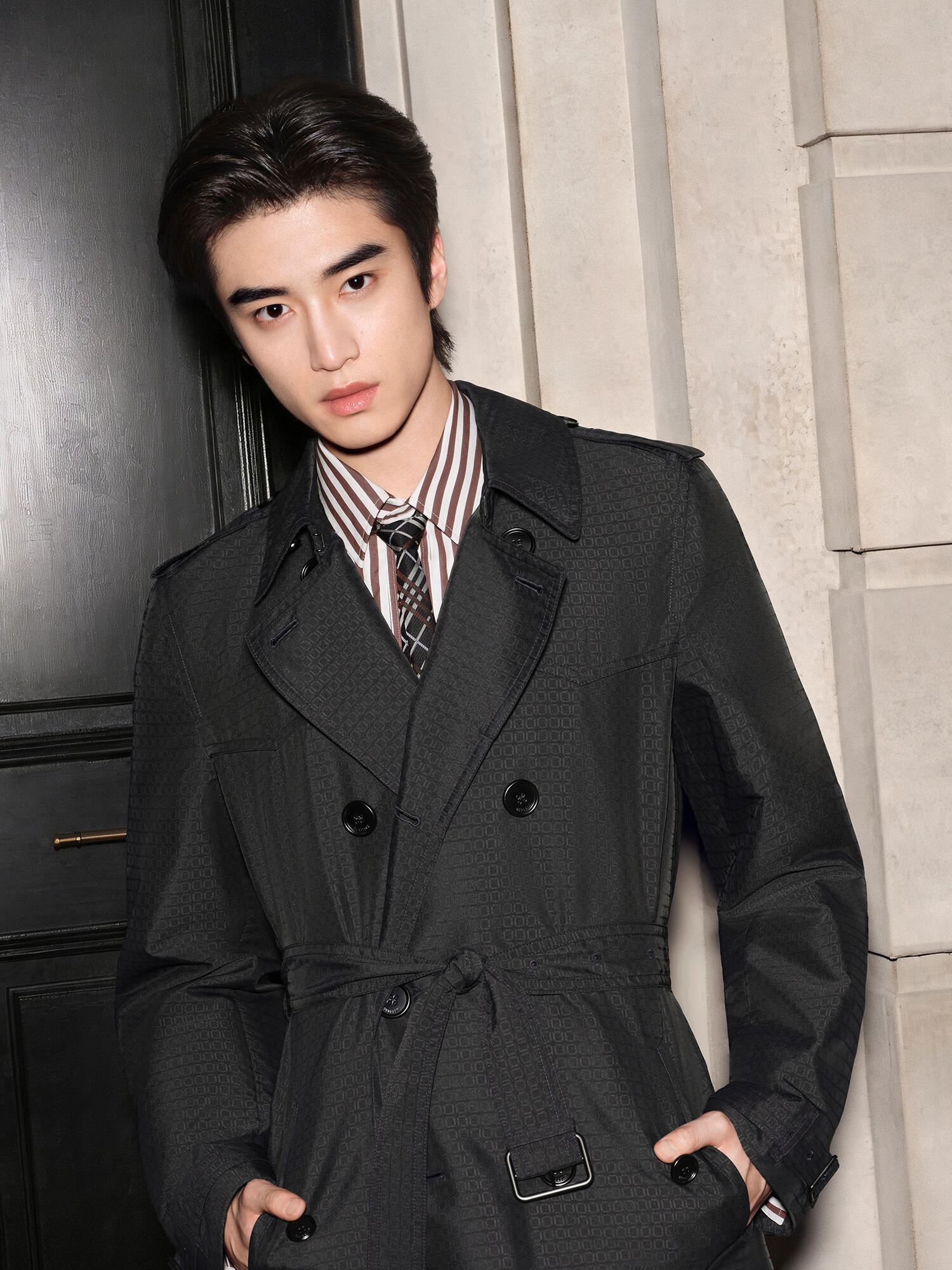张康乐正式官宣Burberry美妆品牌大使，首位00后Burberry品牌大使，