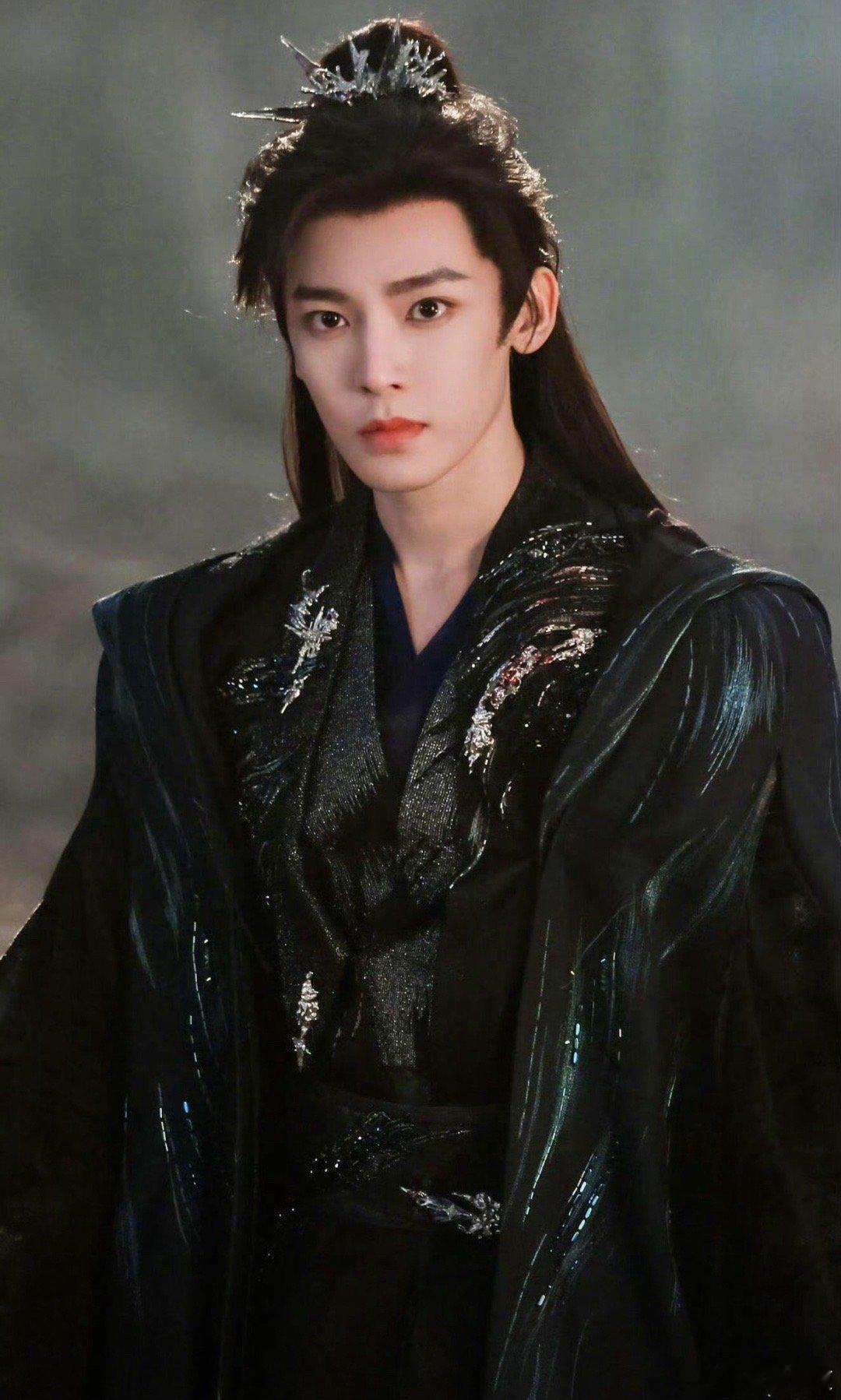 智性恋谈侯明昊这样的就老实了看的出来侯明昊对纪伯宰这个角色理解的很透彻呀，特别是