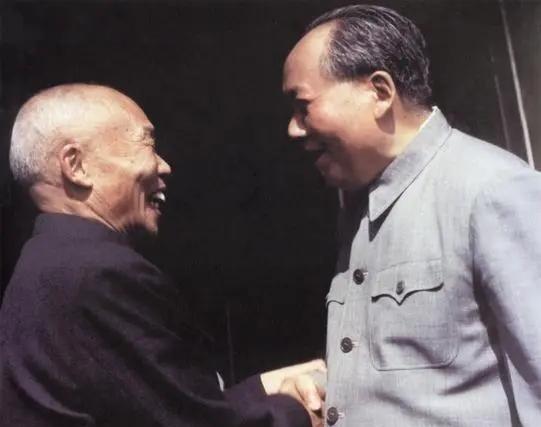 1966年，在毛泽东的祝福下，75岁的李宗仁迎娶了26岁的胡友松，大婚当晚，当李