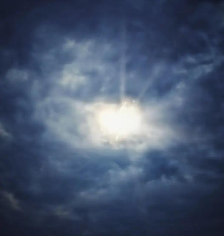 觉醒后，
只要你问心无愧，
真没有必要去讨好任何人！

因为你内在的灵魂，
无比