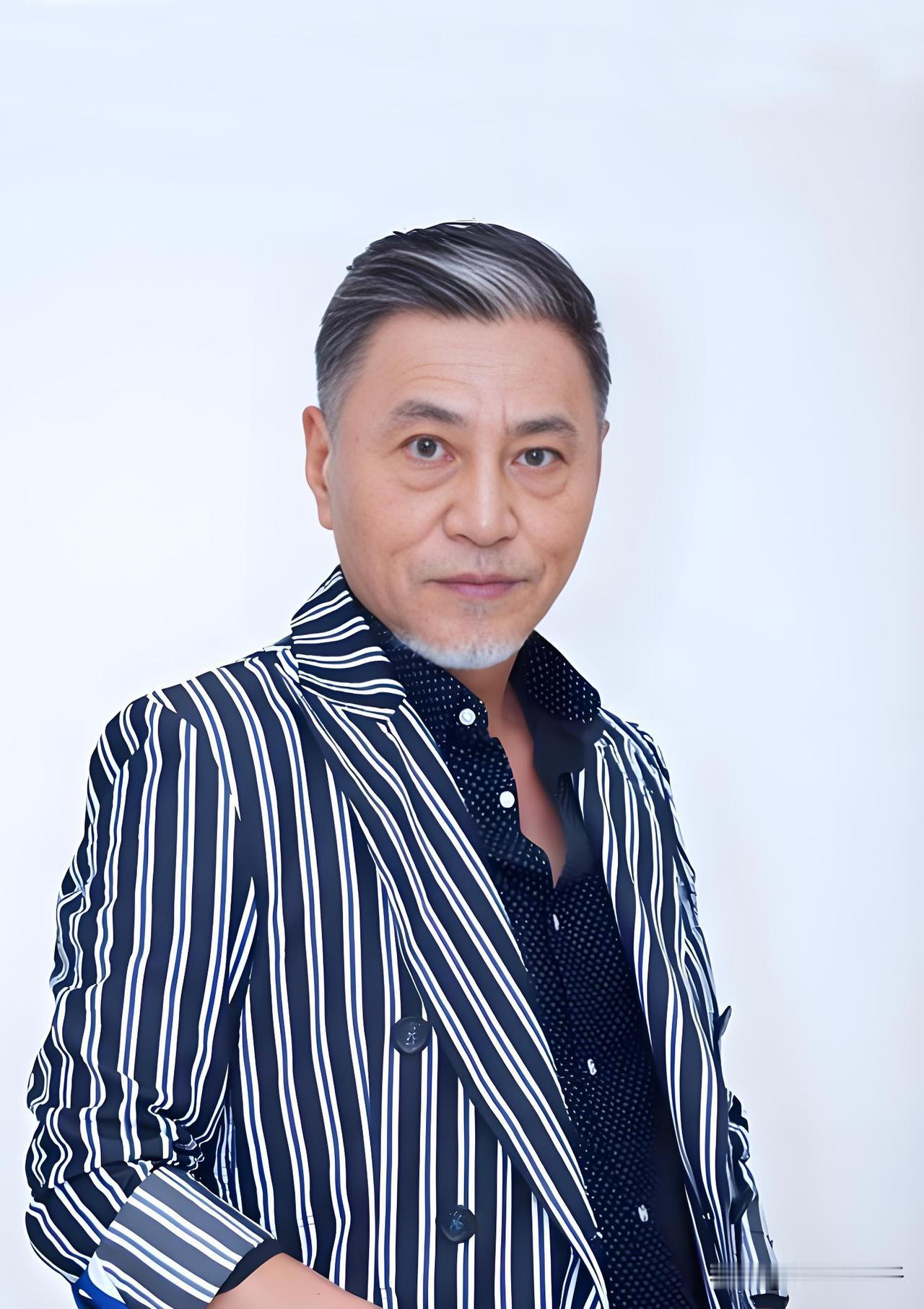 老艺术家牛犇，白发人送黑发人，9旬老人送别6旬儿子，真让人难过。
      牛
