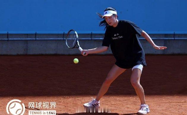 马德里训练场上的王欣瑜马德里1000赛王欣瑜wta