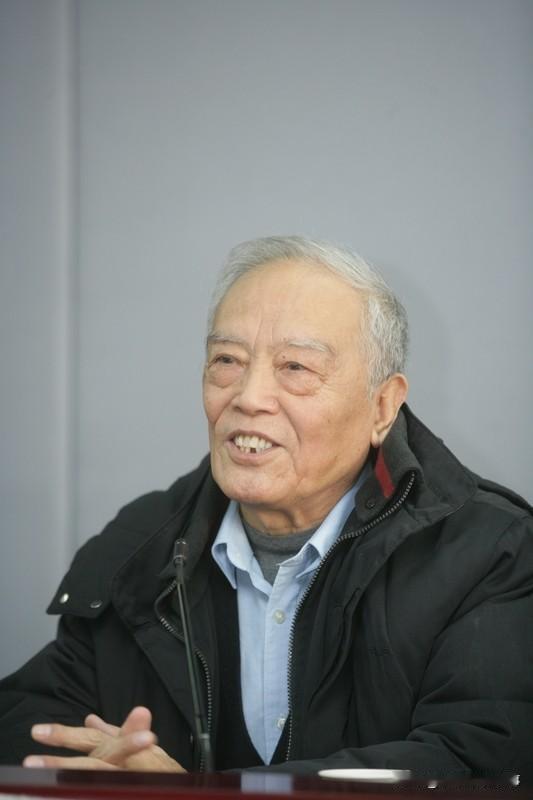 杨振宁对我国的贡献堪称巨大。1957年，35岁的他就与李政道因“弱相互作用中宇称