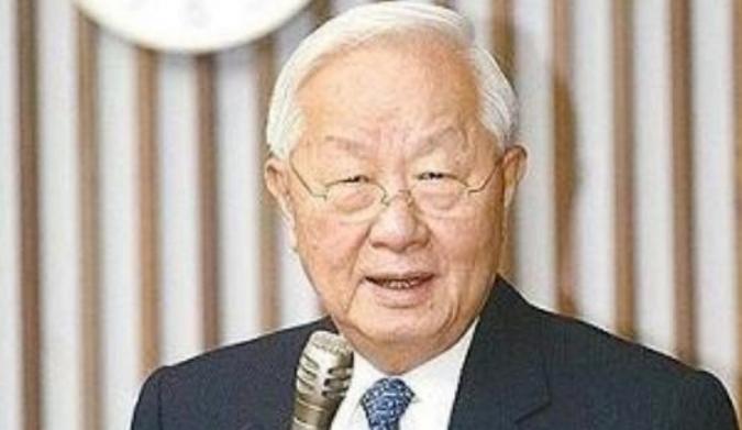 2023年8月，台积电创始人张忠谋在台北一间办公室里接受了《纽约时报》专访。三个