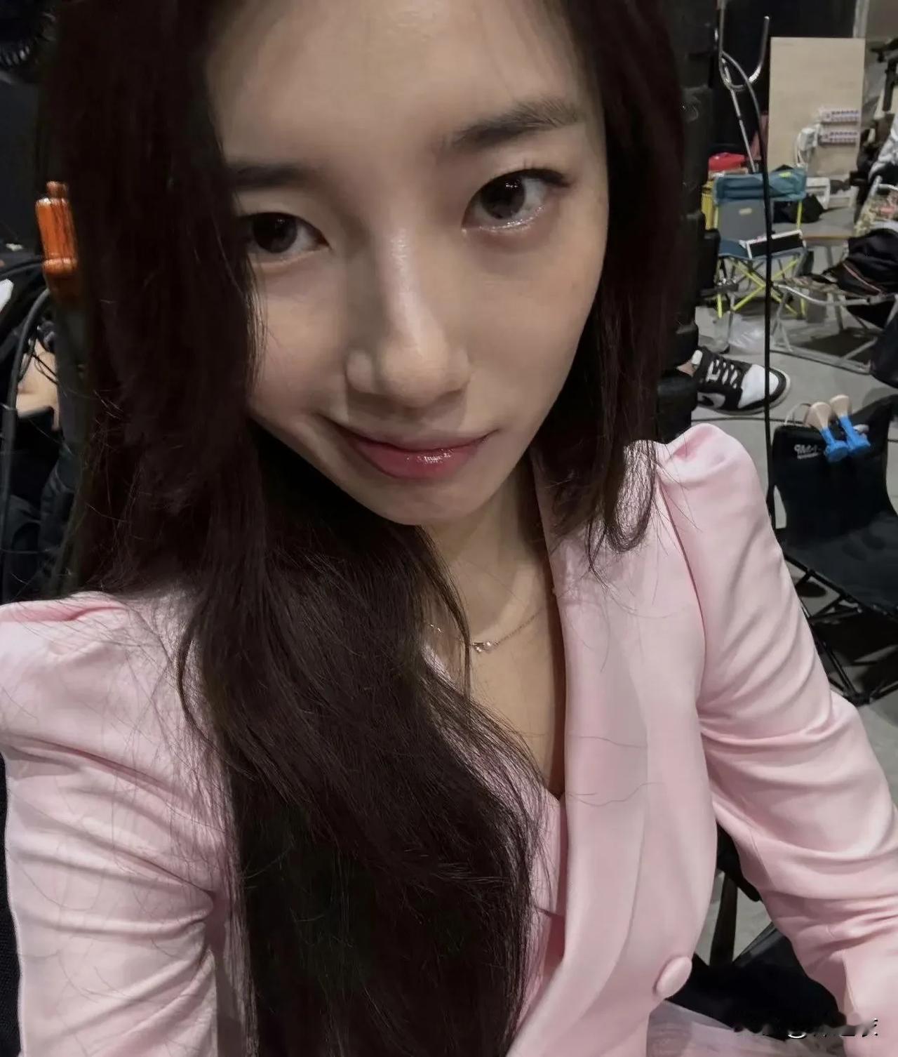 韩剧，许愿吧精灵，这部剧就像放一个塑料袋子里的散称零食，有甜有咸，单吃每一个都不