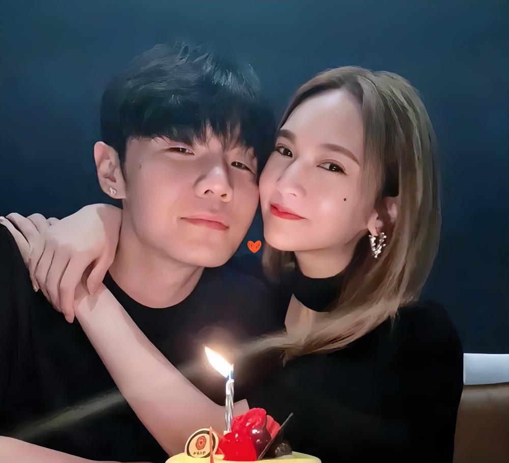 李荣浩杨丞琳没孩子，全网吵翻天，他们却连结婚照都懒得发第二遍。
他们不是不说话，