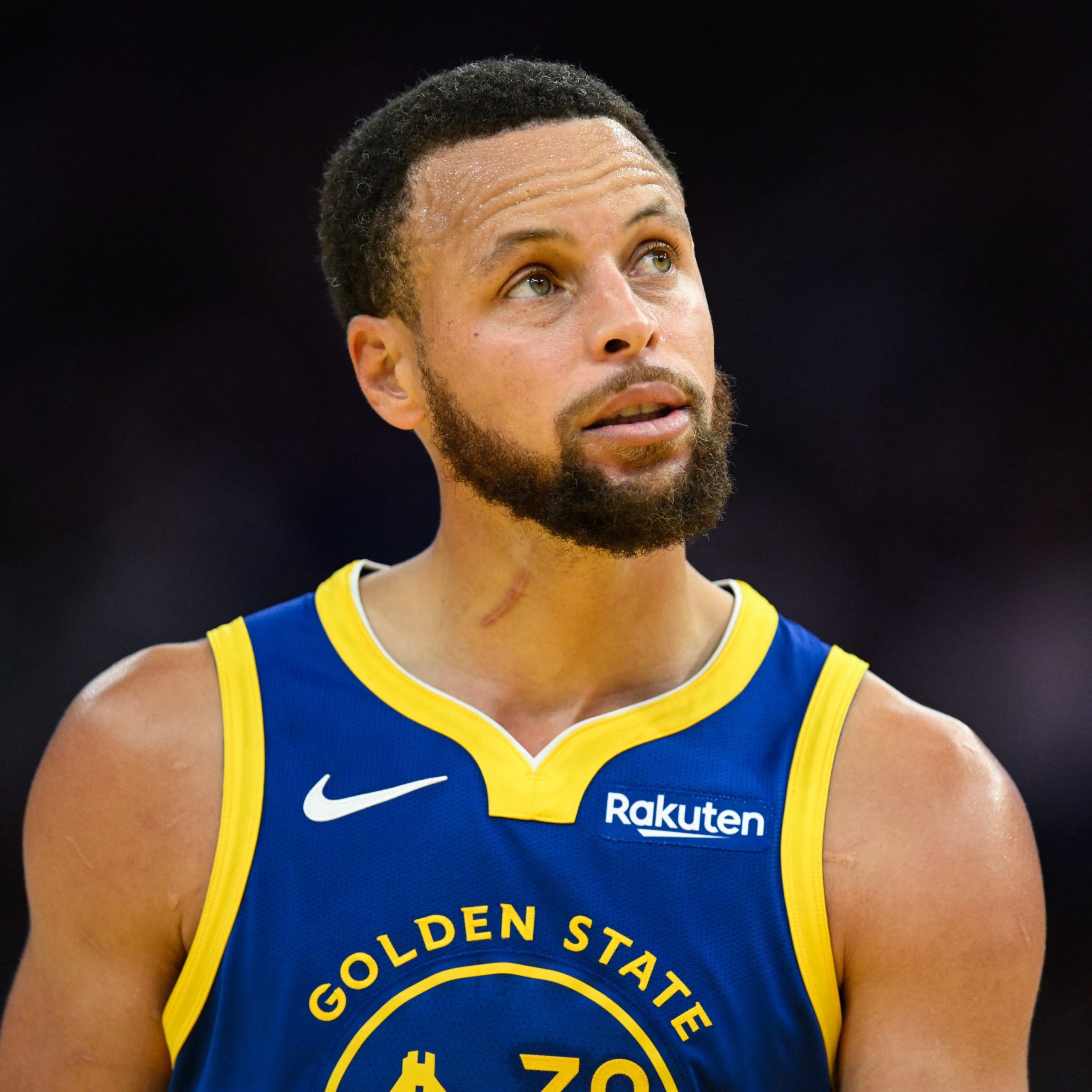 Shams：库里将在下周复查，并尝试恢复比赛状态。原本勇士希望本周安排库里参加队