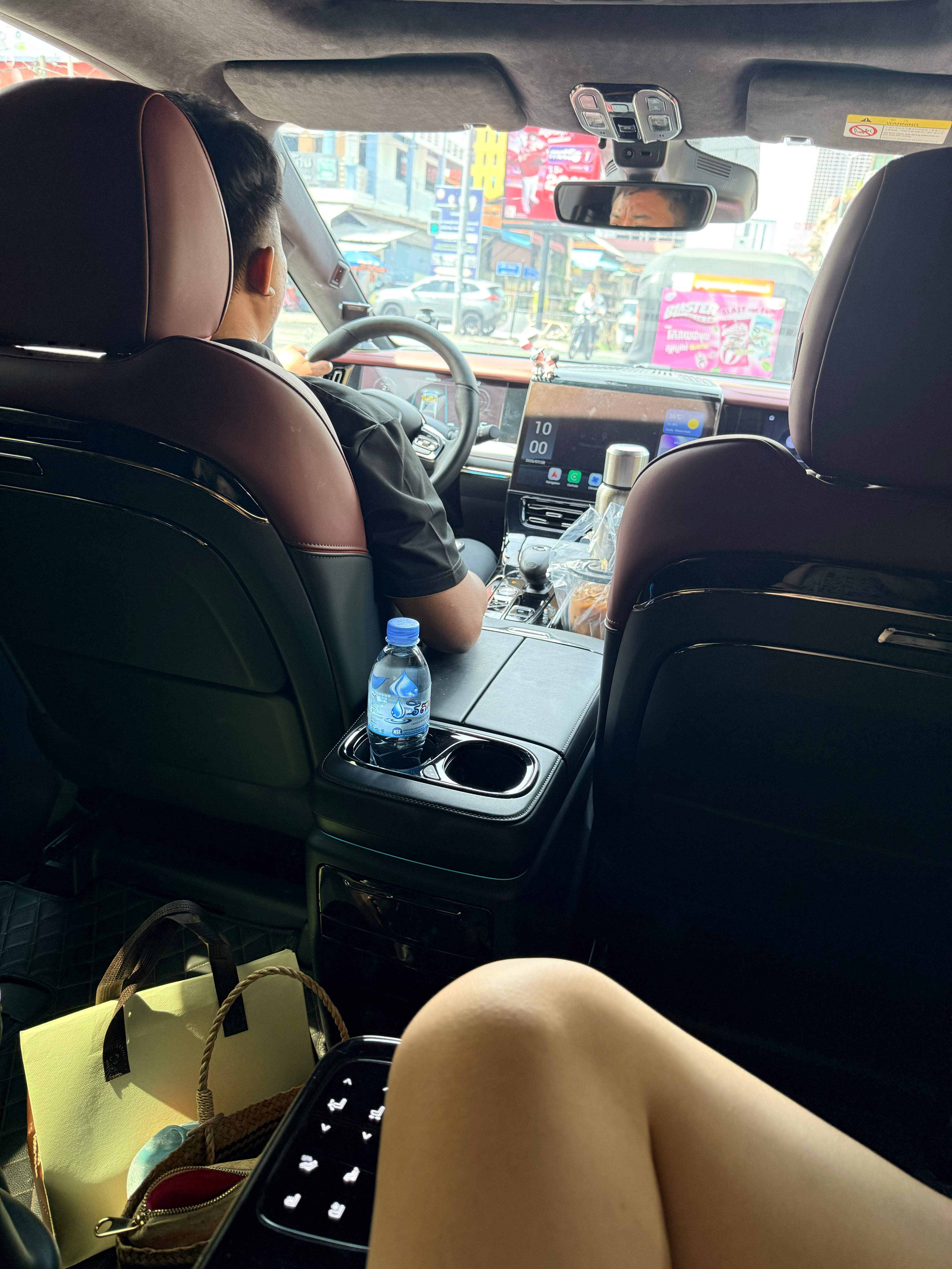 回国。连续三天高强度开车工作。。。希望不要水肿。求求了