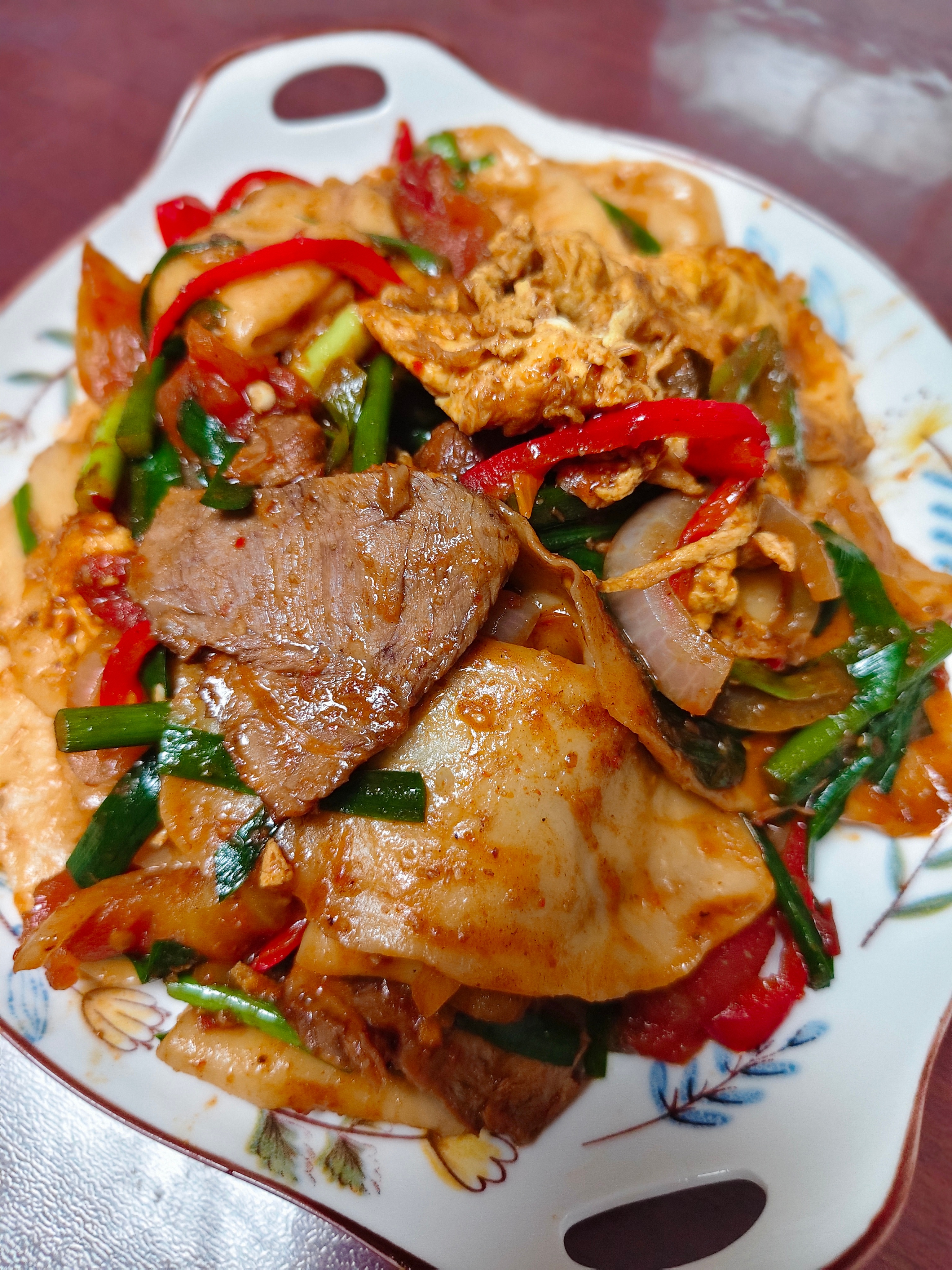 五点下班飞奔回家给孩子做饭。我不在家她一天就对付着吃，只能晚上这一顿给做点吃的。