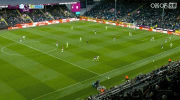 英超第34轮，伯恩利坐镇主场特夫摩尔球场迎战曼城。上半场，哈兰德单刀先拔头筹，谢