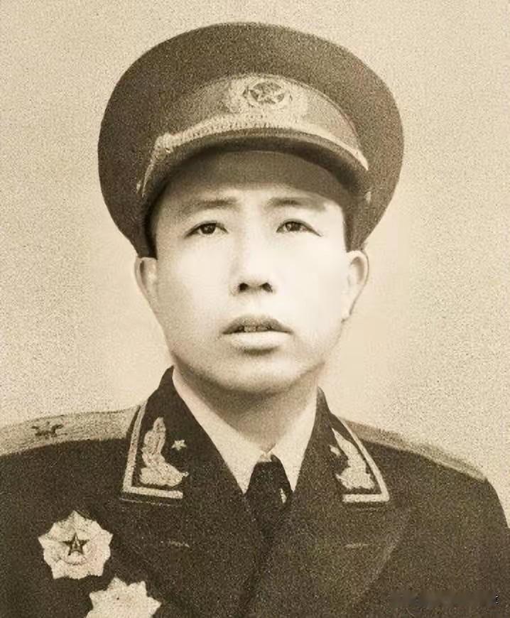 1943伪军抓捕女八路，保长一句话吓瘫汉奸队长，“活阎王”贺健威名到底有多吓人